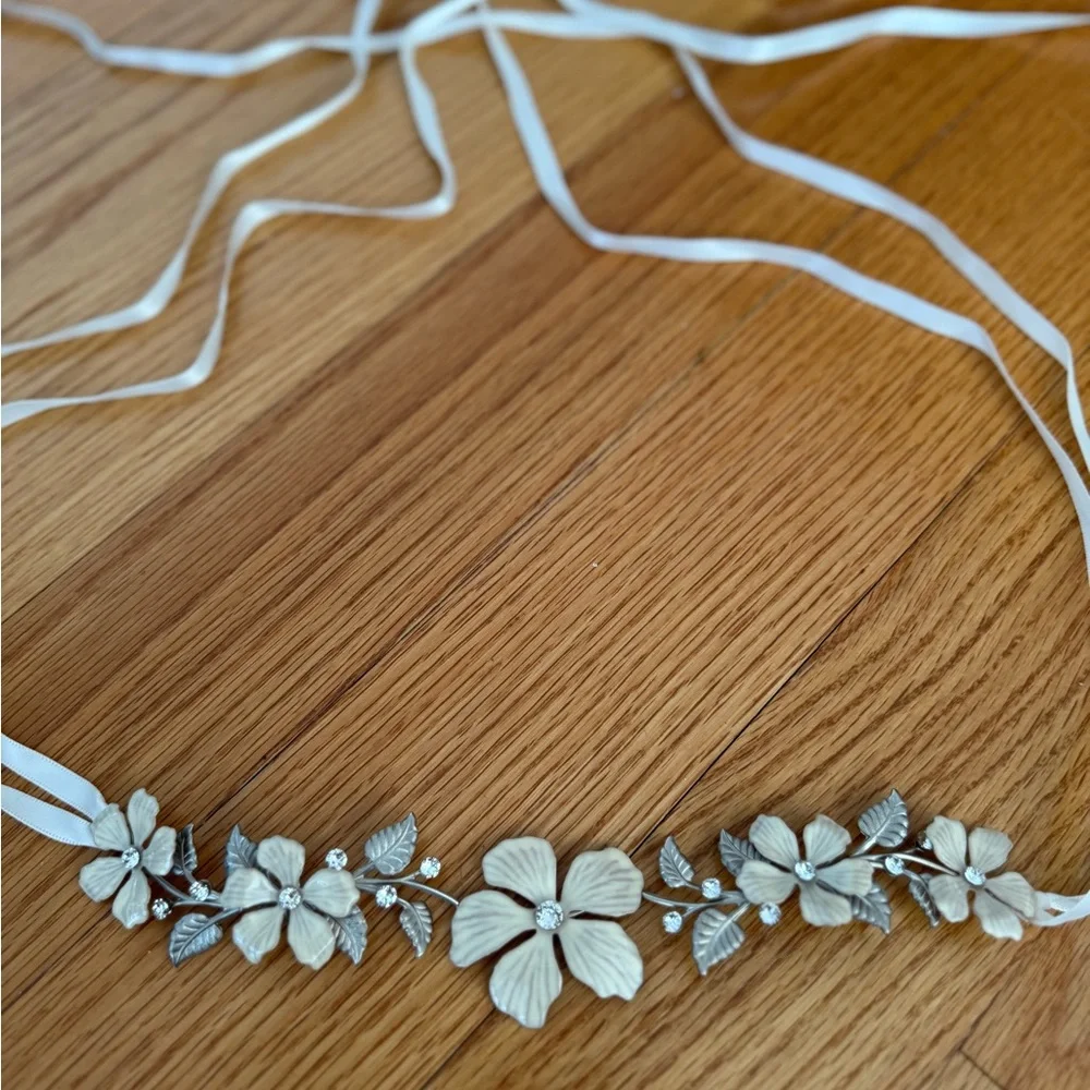 Elegant Floral Silver Headband - Picture 1 of 4